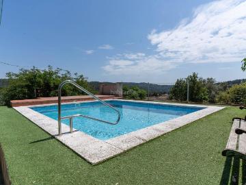 Masía en venta en Olesa de Montserrat. Casa en venta a cuatro vientos en Olesa de Montserrat, zona Urbanización Oasis, Baix Llobregat Nord. Masías Olesa de.