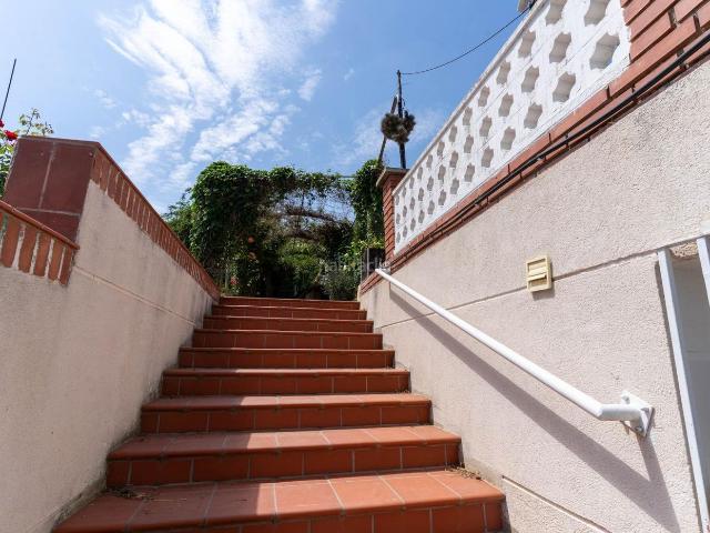 Masía en venta en Olesa de Montserrat. Casa en venta a cuatro vientos en Olesa de Montserrat, zona Urbanización Oasis, Baix Llobregat Nord. Masías Olesa de.