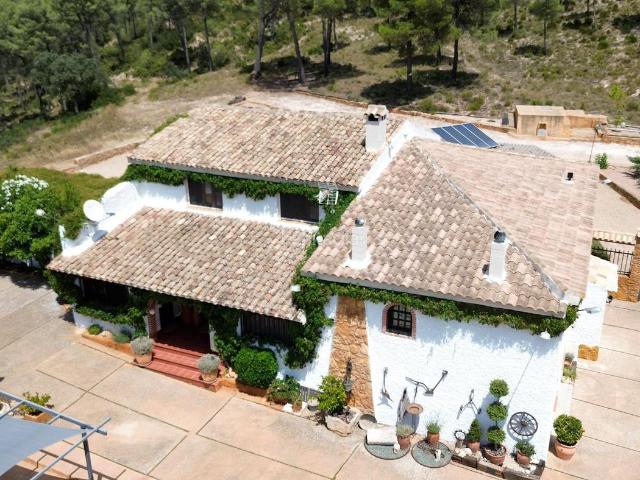 Masía en venta en Onil. FINCA SINGULAR DE 220 HECTAREAS EN ALICANTE ONIL. LA CAPONA. Masías.