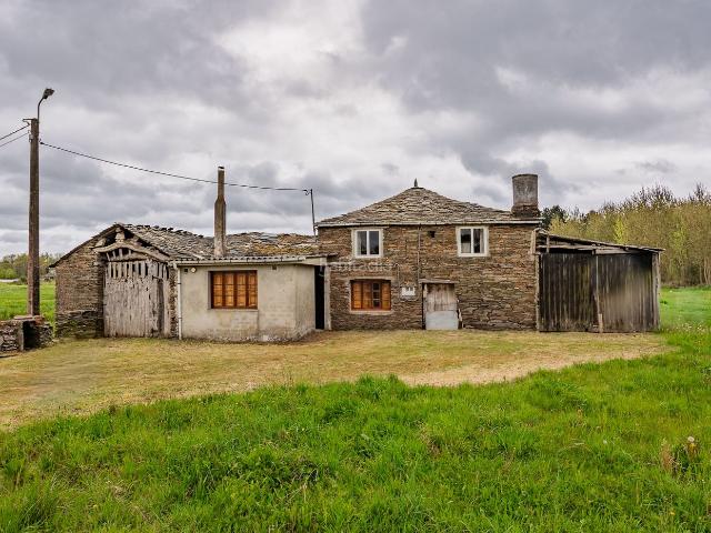 Masía en venta en Outeiro de Rei. Casa de piedra a restaurar con terreno edificable en Outeiro de Rei. Masías Outeiro de.