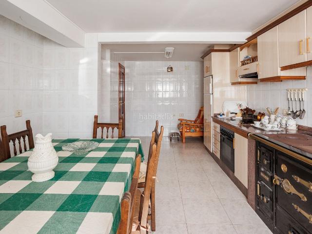Masía en venta en Outes. Casa con vistas al río y terreno edificable en Outes. Masías.
