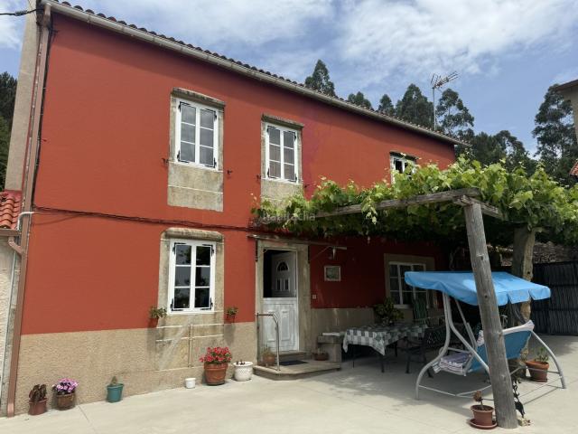 Masía en venta en Outes. Casa de piedra restaurada en Lugar Sacido, Ayuntamiento de Outes. Masías.