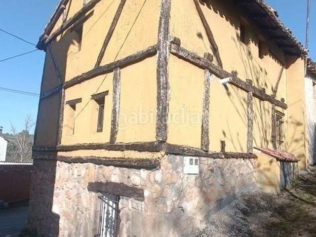 Masía en venta en Oña. Tu refugio ideal en el Valle de Caderechas Casa con bodega y finca rústica por solo 65,000. Masías.