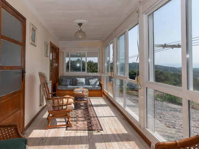 Masía en venta en Pantón. Dos casas unidas por un patio privado en Pantón. Masías.