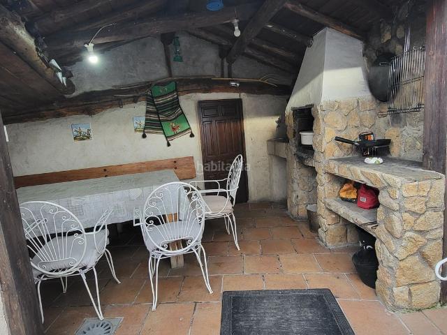 Masía en venta en Padiernos. Casa en Padiernos con patio. Masías.