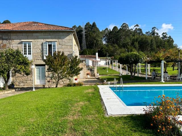 Masía en venta en Padrón. SE VENDE ESPECTACULAR CASA CON PISCINA Y AMPLIO JARDÍN CON ARBOLES FRUTALES EN PADRON. Masías.