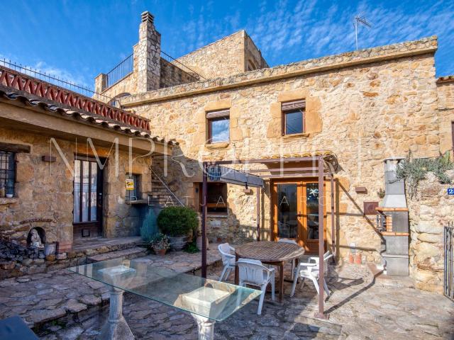 Masía en venta en Pals, Poble Costa Brava. Masía en el centro histórico de Pals. Masías.