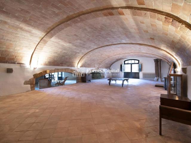 Masía en venta en Parlavà. Masías.