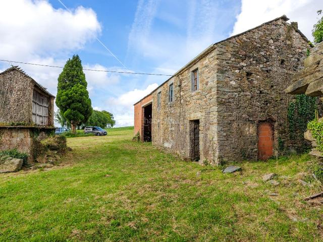 Masía en venta en Pastoriza A. Casa a restaurar con alpendre y hórreo en A Pastoriza. Masías Pastoriza.