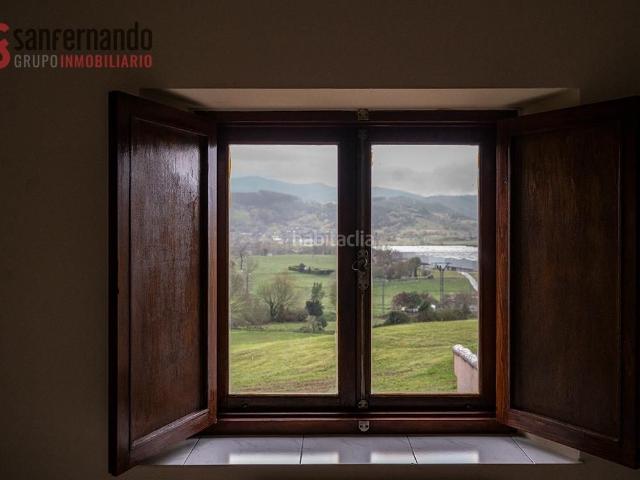 Masía en venta en Penagos. Casa de piedra Independiente sobre terreno urbano en Sobarzo. Masías.