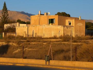 Masía en venta en Pechina. Encantadora finca rústica con cortijo y balsa de agua en Pechina Almería. Masías.