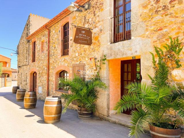 Masía en venta en Mollet de Peralada. Mollet de Peralada Exclusiva masía histórica restaurada con restaurante gastronómico y vivienda privada. Masías Mollet de.