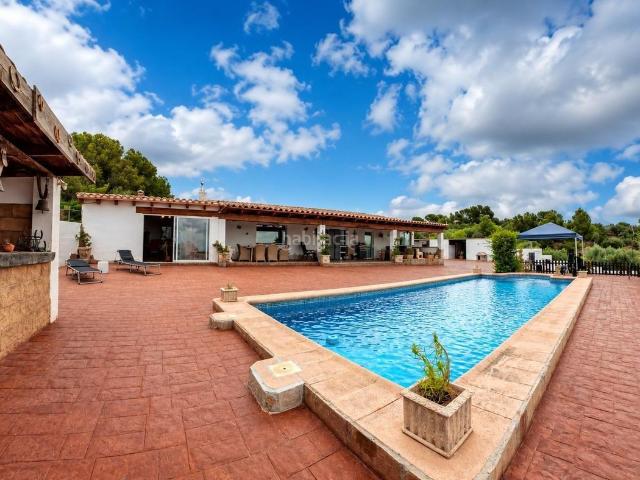 Masía en venta en Perelló El Costa Dorada. Exclusiva finca rústica de lujo con calidad de construcción suiza, autosuficiencia energética, casa de invitados, instalaciones ec. Masías Perelló.