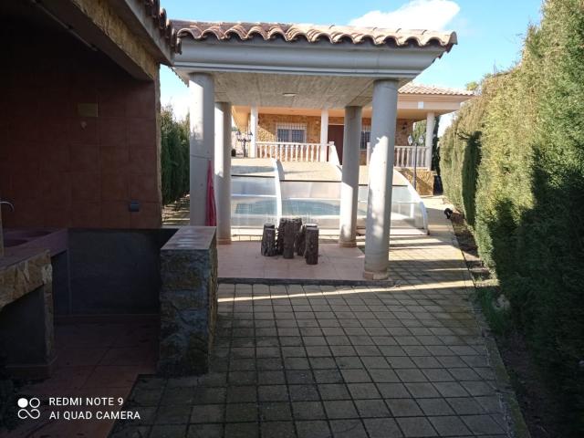 Masía en venta en Pétrola. SE VENDE CHALET OPRTUNIDAD. Masías.