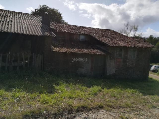 Masía en venta en Pino O. Esta casa rústica se encuentra en Amenal, Zona de O Pino, tiene 238 m2 construidos aprox. Para rehabilitar, con varios anexos, in. Masías Pino.