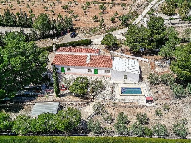 Masía en venta en Pinoso. Casa de Campo con Piscina en Pinoso. Masías.