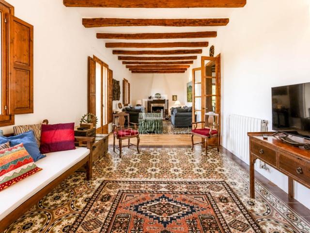 Masía en venta en Piera. Casa de campo de 7 dormitorios en venta con 6 hectáreas de terreno, piscina y vistas panorámicas a Montserrat. Masías.