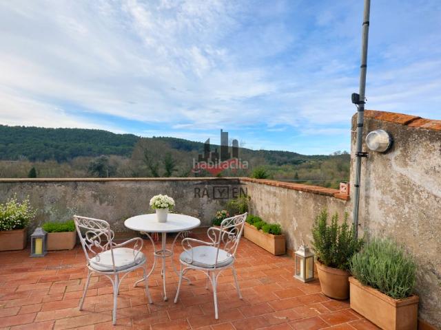 Masía en venta en Pontós. Encantadora casa de piedra histórica con terrazas y vistas abiertas en Pontós Alt Empordà. Masías.