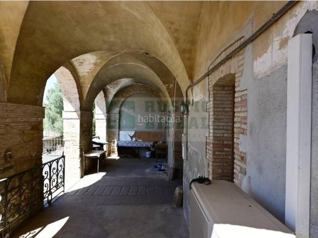 Masía en venta en Pontós. Masía señorial en venta en Pontós con jardín, terrazas porticadas, anexos en el Alt Empordà. Masías.