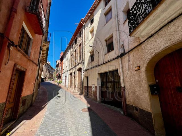 Masía en venta en Poboleda. Casa de Pueblo en calle Raval Poboleda, el Priorat. Masías.