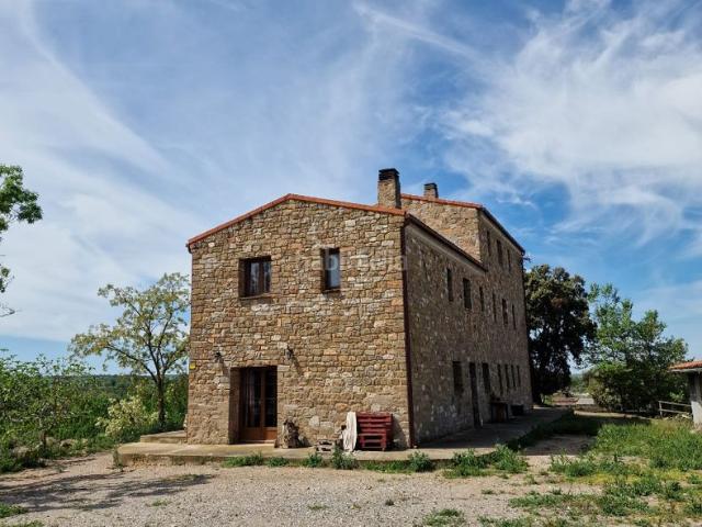 Masía en venta en Preixens. EN VENTA ESPECTACULAR FINCA MIXTA CON EDIFICIO MULTIFUNCIONAL. Masías.