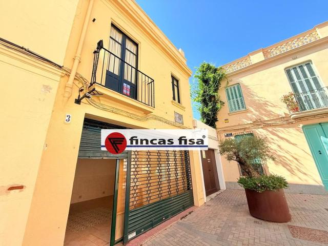 Casa adosada en venta en Premià de Mar, Centre Nucli Antic. Exclusiva casa de Pueblo en la Plaça del Ajuntament de Premiá de Mar. Casas adosadas Premià de.