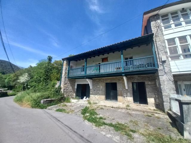 Masía en venta en Ramales de la Victoria. Se vende casa de piedra con terreno en Ramales. Masías Ramales de la.