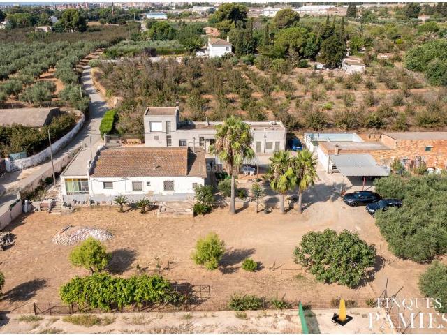 Masía en venta en Reus, Llevant. Masía con dos viviendas independientes con infinitas posibilidades!. Masías.