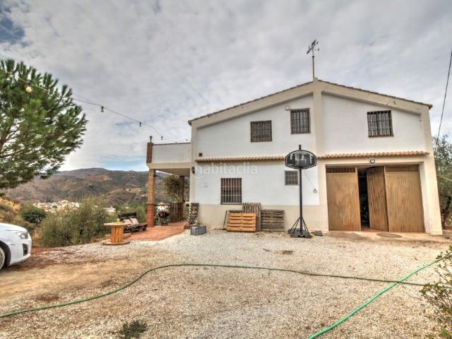 Masía en venta en Riogordo. Amplia casa de campo muy cerca de Riogordo con piscina. Masías.