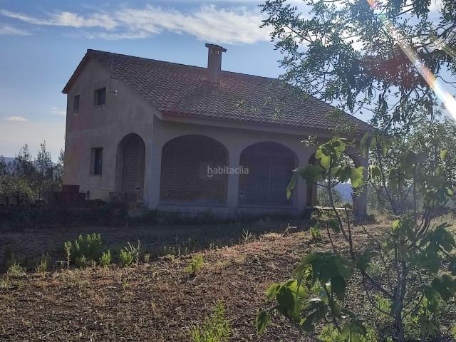 Masía en venta en Riera de Gaià La. Casa de campo de 4 habitaciones en finca de 26.744m2. Masías Riera de Gaià.