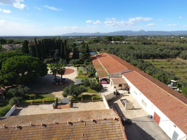 Masía en venta en Riudoms. Espectacular complejo para eventos, celebraciones de todo tipo, situado cerca de Cambrils y de Reus. Lugar y finca especial. Masías.