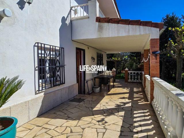 Masía en venta en Roquetes Costa Dorada. Finca en venta en Roquetes, cerca de Tortosa, con piscina, porche, vistas espectaculares a las montañas de Els Ports, jardín, gara. Masías.