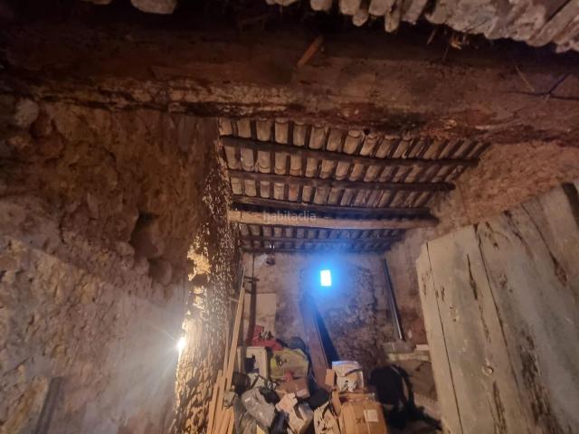 Masía en venta en Rossell. Casa de pueblo a reformar en El Rosell con almacén y salida a dos calles. Masías.
