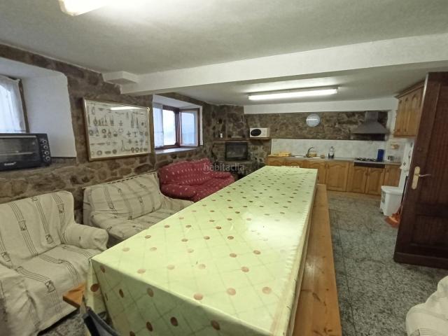 Masía en venta en Carranza. Casa adosada en venta con vistas espectaculares al valle. Masías.