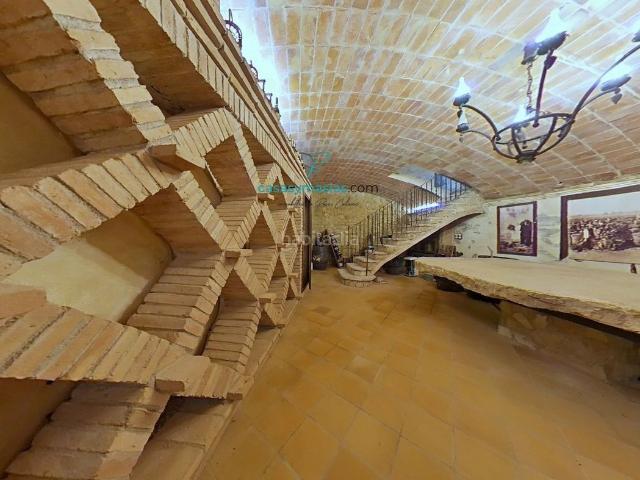 Masía en venta en Sant Martí Sarroca. Masía histórica con alma, bodega y un extraordinario potencial. Masías Sant Martí.