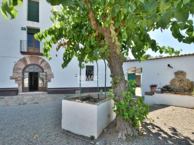 Masía en venta en Sant Andreu de la Barca. Barcelona Can Archs Exclusiva finca de 8.500 m2 con majestuosa masía histórica del siglo XV. Masías Sant Andreu de la.