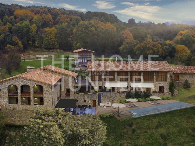 Masía en venta en Sant Aniol de Finestres. Masía de 2400 m2 con piscina y vistas en venta en Sant Aniol de Finestres. Masías Sant Aniol de.