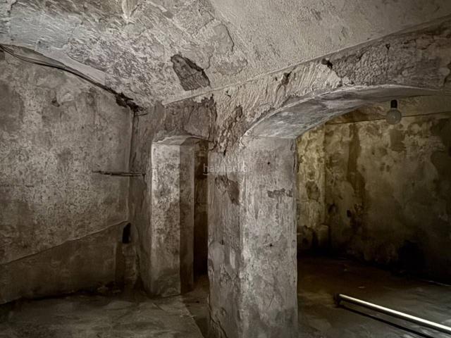 Masía en venta en Sant Feliu de Pallerols. Casa de pueblo para reformar. Masías Sant Feliu de.