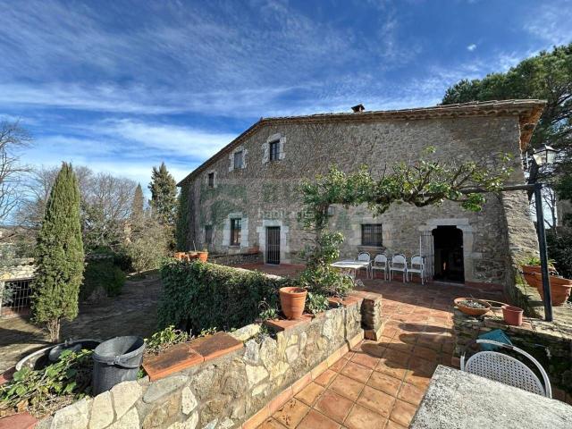 Masía en venta en Sant Joan de Mollet. Masía señorial en venta en Sant Joan de Mollet con piscina, terrazas y casa de invitados Gironès Baix Empordà. Masías Sant Joan de.