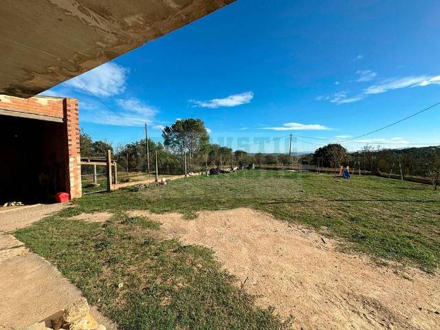 Masía en venta en calle Gi, Sant Jordi Desvalls, de 300 m² 6 habitaciones por 450.000