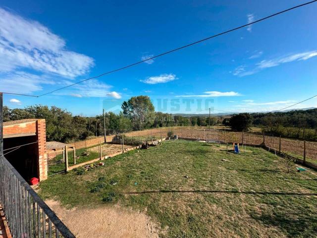 Masía en venta en Sant Jordi Desvalls. En venta masía con campos en Sant Jordi Desvalls Ubicación privilegiada en la comarca del Gironès. Masías Sant Jordi.