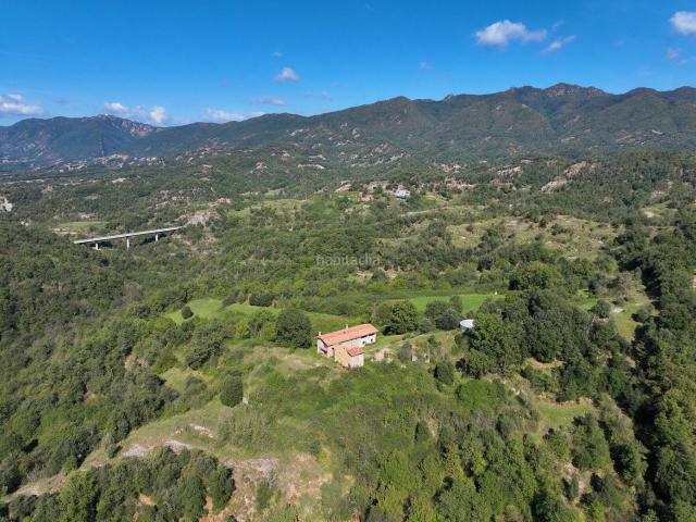 Masía en venta en Sant Pere de Torelló. Finca rústica amb masia rehabilitada i dues ruïnes a Sant Pere de Torelló Osona. Masías Sant Pere de.
