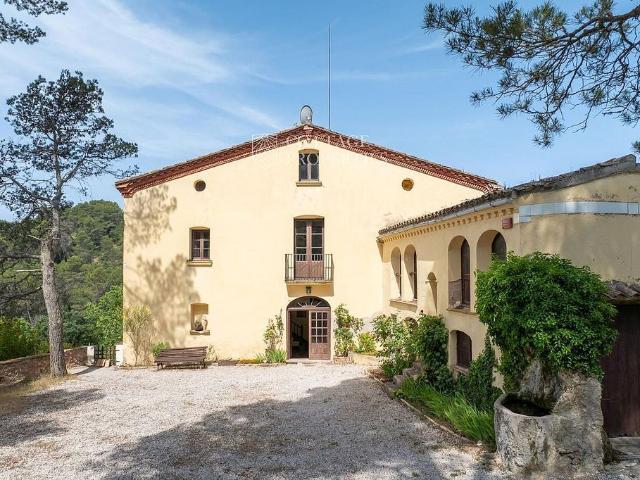 Masía en venta en calle Diseminado, Santa Maria de Miralles, de 810 m² 8 habitaciones por 695.000