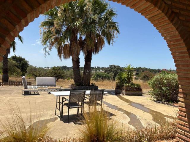 Masía en venta en San Bartolomé de la Torre. Finca rustica con dos casas, piscina, y dos almacenes. Masías San Bartolomé de la.