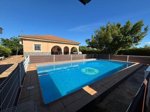 Masía en venta en Sevilla, Valdezorras El Gordillo. Descubre el oasis que siempre has soñado en plena naturaleza! Esta increíble Casa de Campo Rustica situada en San José de la Rinco. Masías.