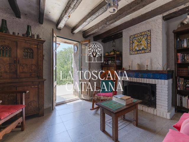 Masía en venta en Sales de Llierca. Mas Casabella · Una masia extraordinària en un dels paisatges més especials de la Garrotxa. Masías Sales de.