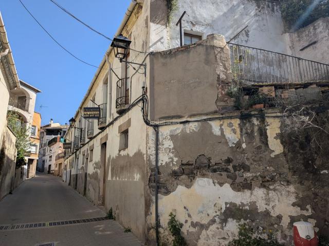 Masía en venta en Sallent. CASA DE CANTONADA AMB PATI PRIVAT AL NUCLI ANTIC DE Sallent. Masías.
