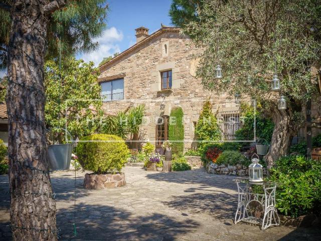 Masía en venta en Sentmenat. Masia con negocio, Sentmenat. Masías.
