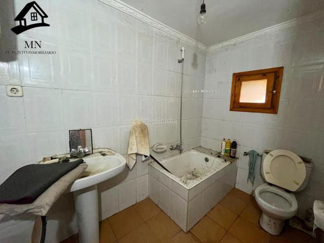 Masía en venta en Selaya. Casa de piedra tradicional con balconada en pleno centro de Selaya. Masías.