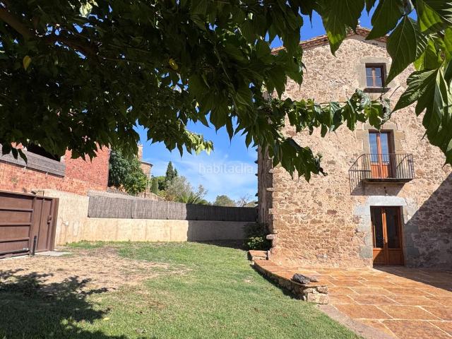 Masía en venta en Serra de Daró. Masía histórica reformada con vistas espectaculares. Masías Serra de.